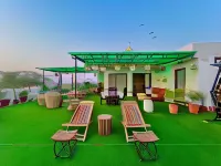 Alibaba’s Indiana Homestay - balcón