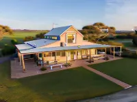 Bear Gully Coastal Cottages - Parking