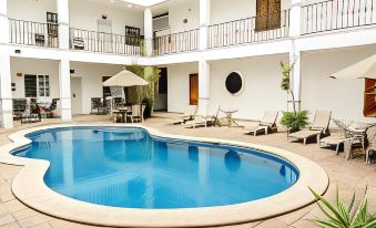8. Hotel Ma..