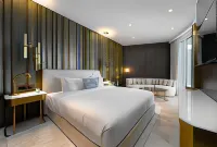 Maison Privee - Glamourous Apt with Sea Views at Five Palm - Homestays