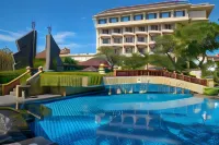 Lombok Raya Hotel - piscina