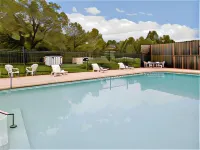 Days Inn by Wyndham Alma - Parkering