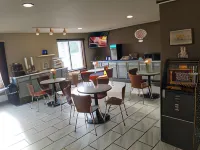 Super 8 by Wyndham Portage - Motel