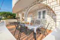 Apartments Loncar Hotels in Vir