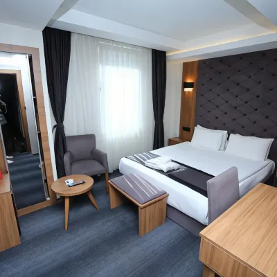 Grand Silay Hotel Отели рядом с достопримечательностью «Парк Кугулу»