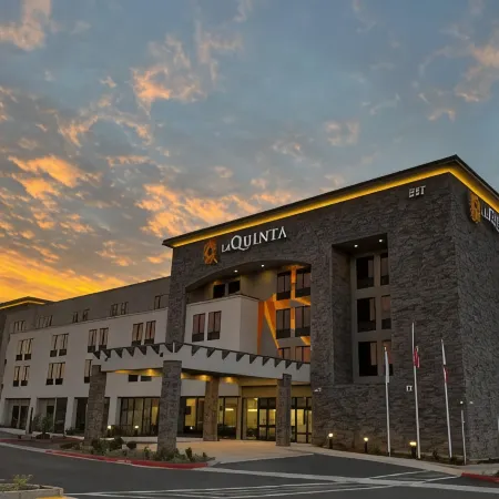 La Quinta Inn and Suites by Wyndham Lincoln