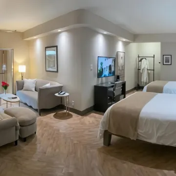Hollywood Hotel Hotels near Griffith Observatory