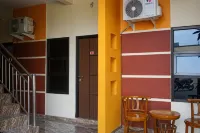 RedDoorz Near Stasiun Kroya Hotels in Kroya