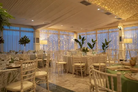 Arva Santiago León Отели в г. Леон