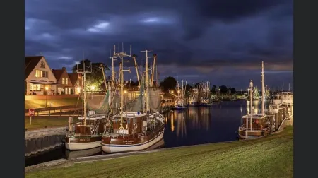 Ferienwohnung Paloma 4 Отели в г. Крумхёрн