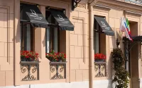 Domina Hotel St. Petersburg (Домина Санкт-Петербург) Отели рядом с достопримечательностью «Музей истории института экспериментальной медицины РАМН»