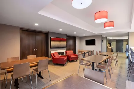 Microtel Inn & Suites by Wyndham Kirkland Lake