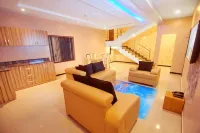Double M Exquisite Suites and Lounge