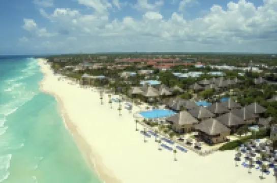 普拉雅卡阿里格羅酒店 鄰近playacar的酒店