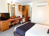 McNevins Maryborough Motel - parking