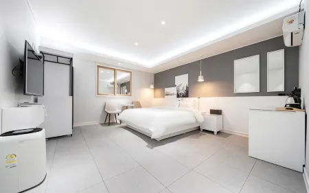 Hound Hotel Sangmu Отели рядом с достопримечательностью «1913 Сонджёнский рынок станций»