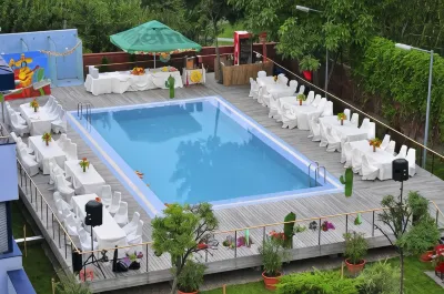 Reghina Blue Hotel Các khách sạn ở Giroc