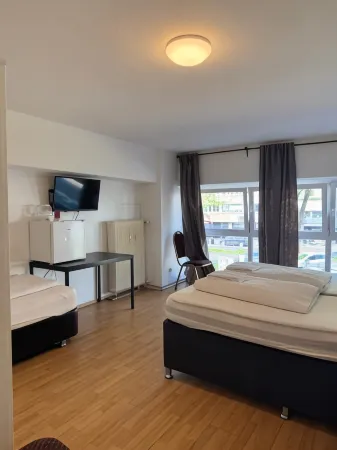 Hotel Garni Emir Отели рядом с достопримечательностью «Кёльнская бизнес-школа»