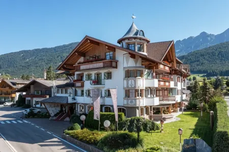 Mirabell Dolomites Hotel Luxury Ayurveda & Spa Отели в г. Миттероланг