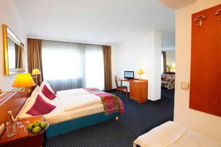 Ina Hotel Royal Отели рядом с достопримечательностью «Кёльнская высшая школа музыки»