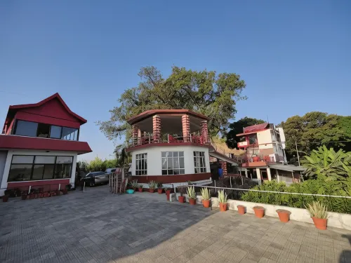 Dee Jay Resort Hotels in Pragpur
