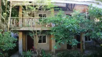 Algen's Dive Resort