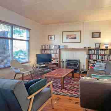 Classic Aussie Beach House - Byo Linen Rooms