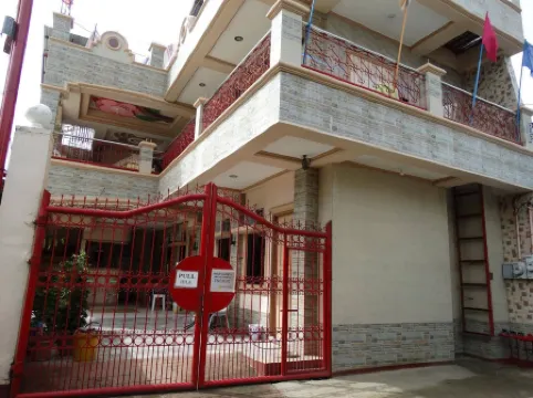 Eden Travellers Lodge