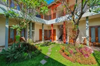Rumah Eyang Tardjo Syariah Mitra RedDoorz Hotell i Giripurwo