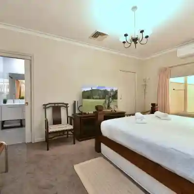 King 2 - Close Proximity to Bimbadgen and Hope Estate Concerts Rooms