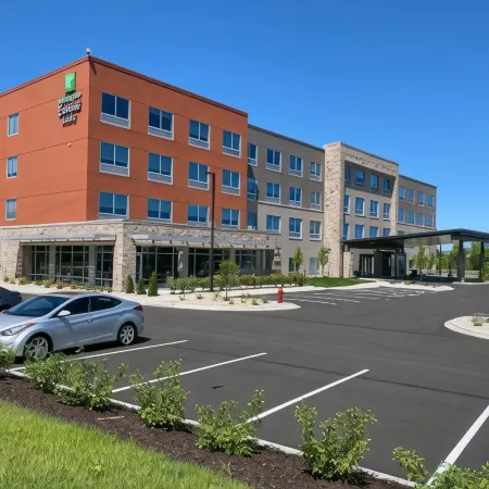 Holiday Inn Express & Suites MADISON WEST - MIDDLETON by IHG