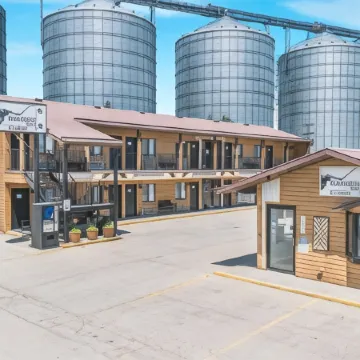 Hansen Inn and Cabins