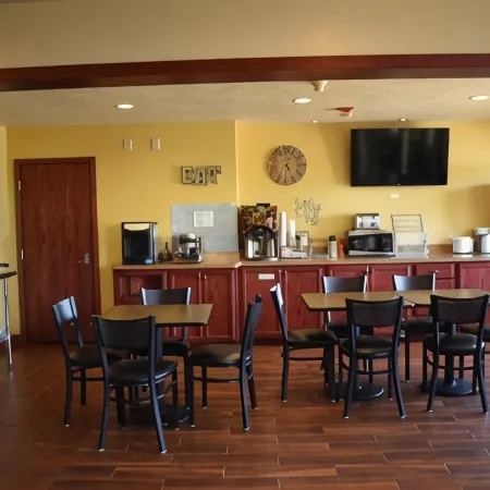 Heartland Hotel & Suites