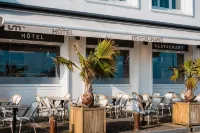 Le Grand Hôtel de la Marine "face à la mer" Hotels in Commes