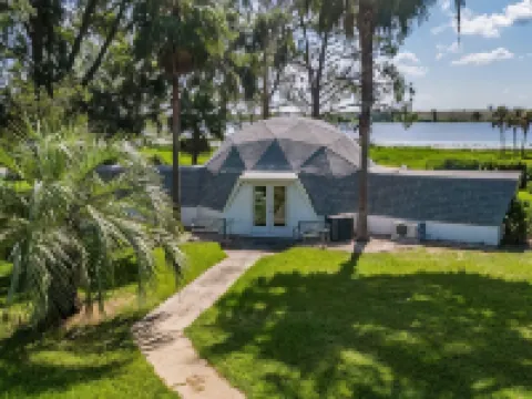 Sumner Lake Tiny House Hotels in Clermont