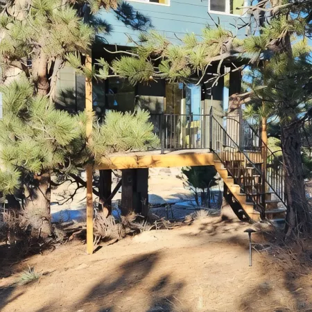 Tree House 1-bedroom cabin in Peyton with WiFi access