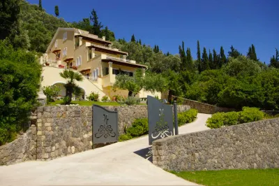 Natalia Loft Apartment C with Panoramic Sea Views of Agios Gordios Bay Các khách sạn gần The Lemon Tree