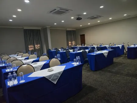 Protea Hotel Harrismith Montrose Отели в г. Qwa-Qwa