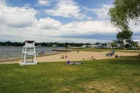 Seaside Stay in Historic Warren