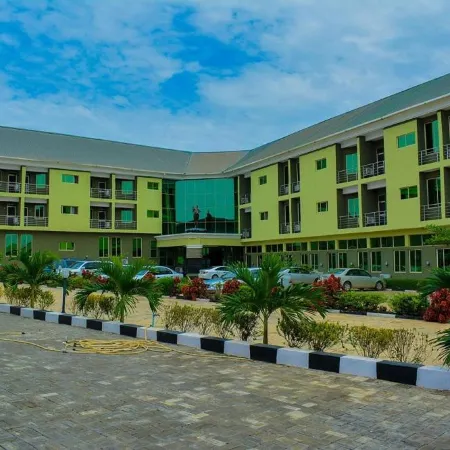 Monarchs Luxury Palace Hotel
