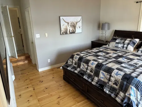 Lakehouse on beautiful Tait Lake in the wonderful town of Bancroft. - 4-Star