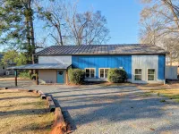 The Tillery Barndo - Two bedrooms/loft, dock, flat lot, spa, trampoline, golf