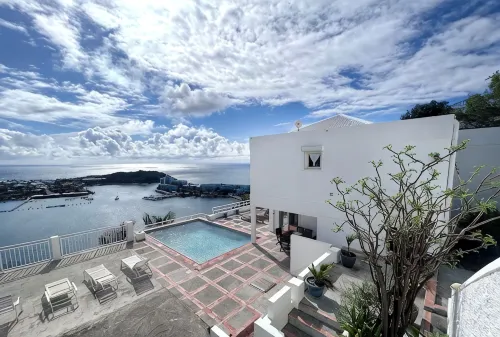 Villa Angelina with Amazing Panoramic Views.Enjoy the quiet at Oyster Pond - 4 ดาว