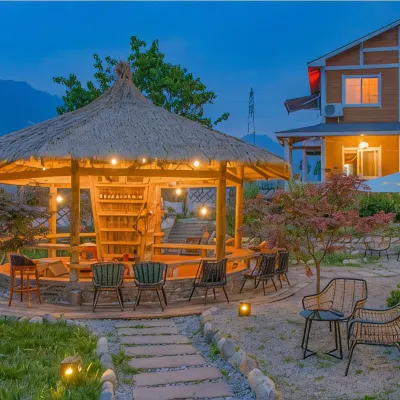 Mengli Hostel (Mianzhu Qianbaidu) Hotels near Yingfei Valley