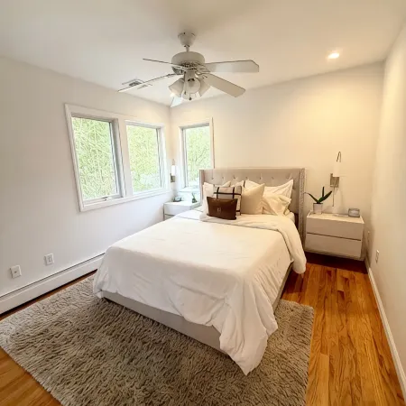 Hamptons Retreat • Hot Tub • Minutes to Beaches
