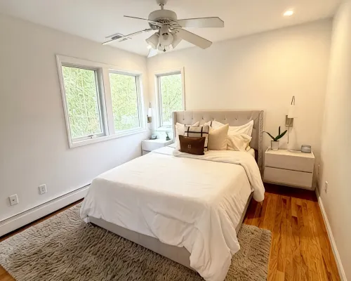 Hamptons Retreat • Hot Tub • Minutes to Beaches Hotels in Hampton Bays