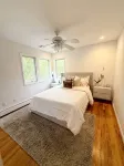Hamptons Retreat • Hot Tub • Minutes to Beaches