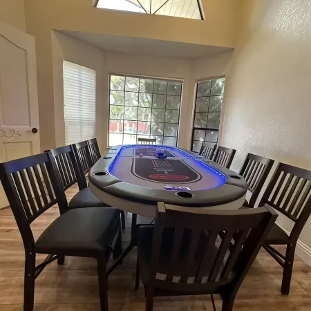 Spacious 4300 sq ft Bay Escape – On Golf Course & Near to Beach and Trials