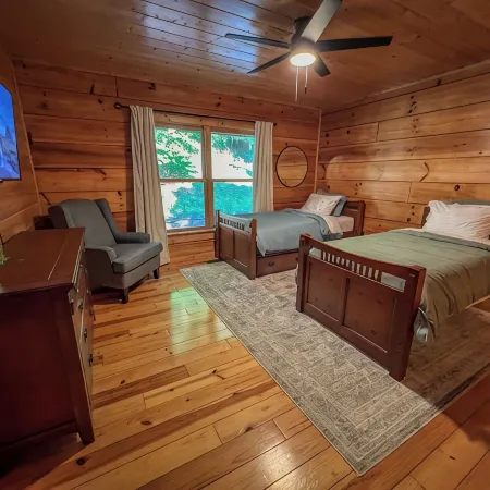 Mountain Hideaway - Hot Tub, Fire Pit, Close to Town