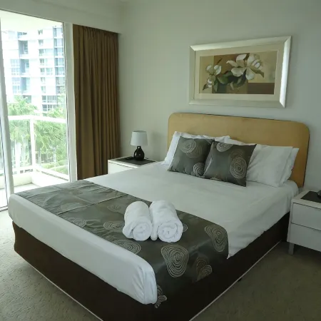 The Crest Apartments - Main Beach Отели в г. Мейн Бич